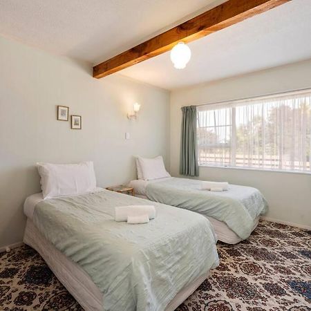 Вилла Charming Hideaway Таупо Экстерьер фото