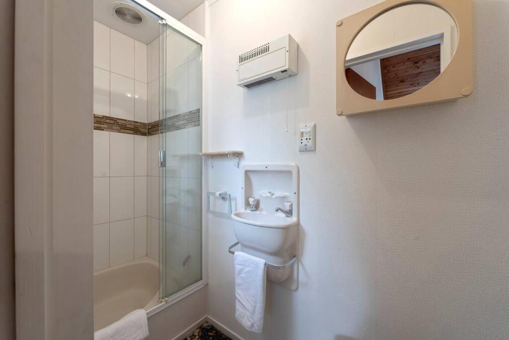 Вилла Charming Hideaway Таупо Экстерьер фото
