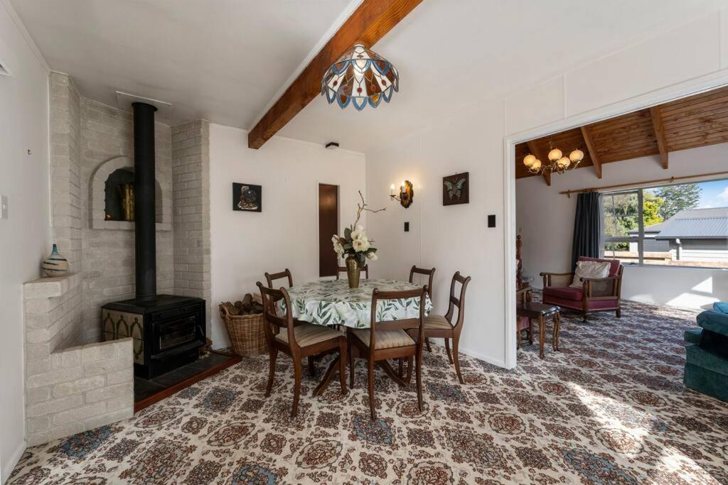 Вилла Charming Hideaway Таупо Экстерьер фото