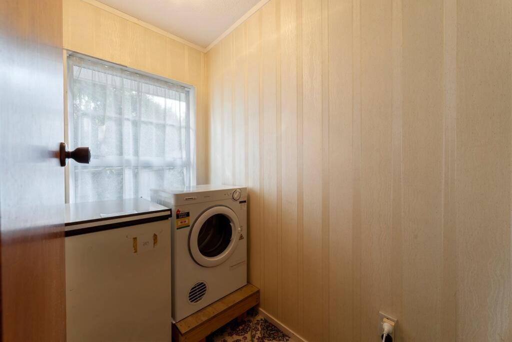 Вилла Charming Hideaway Таупо Экстерьер фото