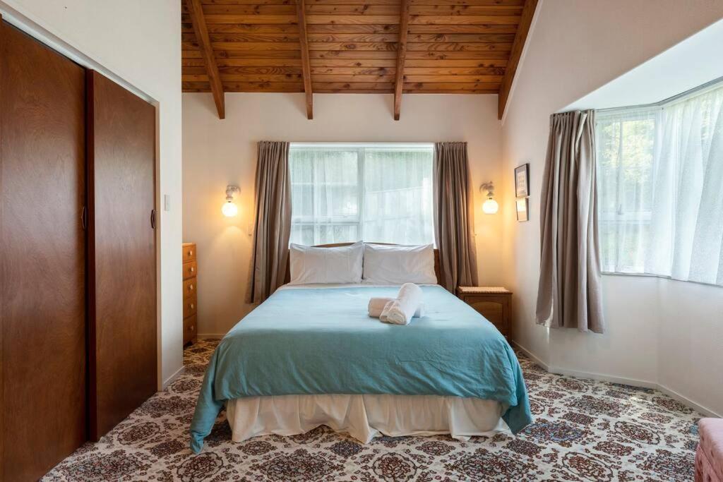 Вилла Charming Hideaway Таупо Экстерьер фото