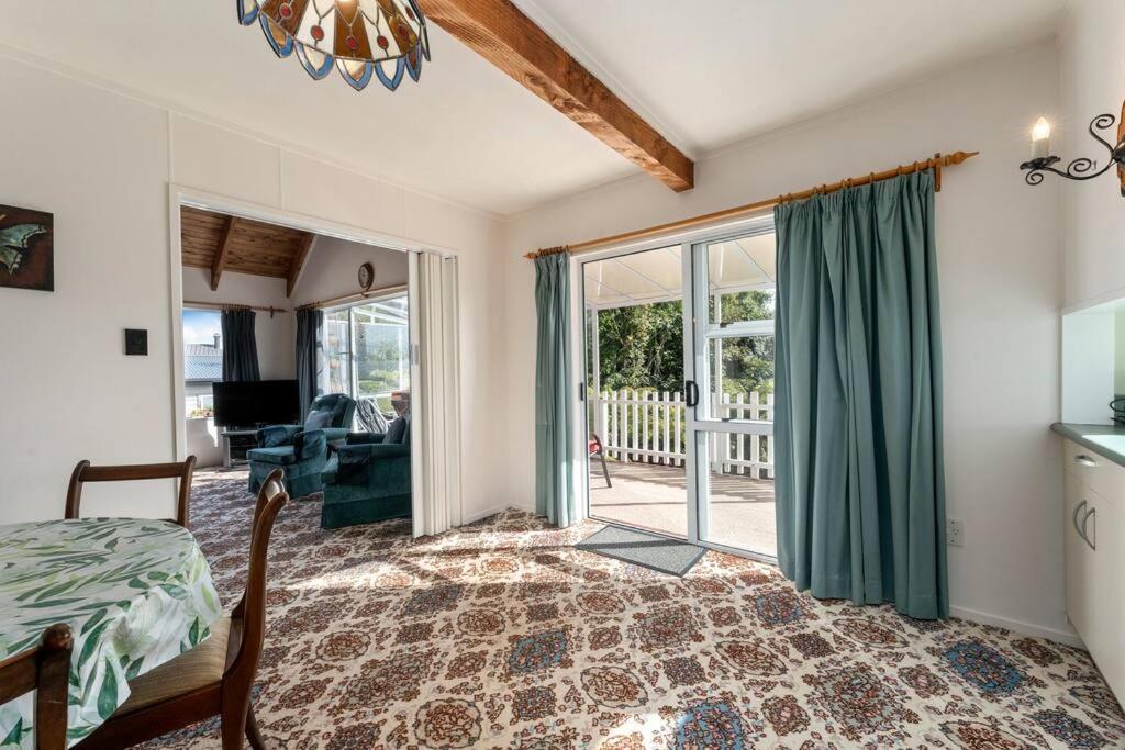Вилла Charming Hideaway Таупо Экстерьер фото