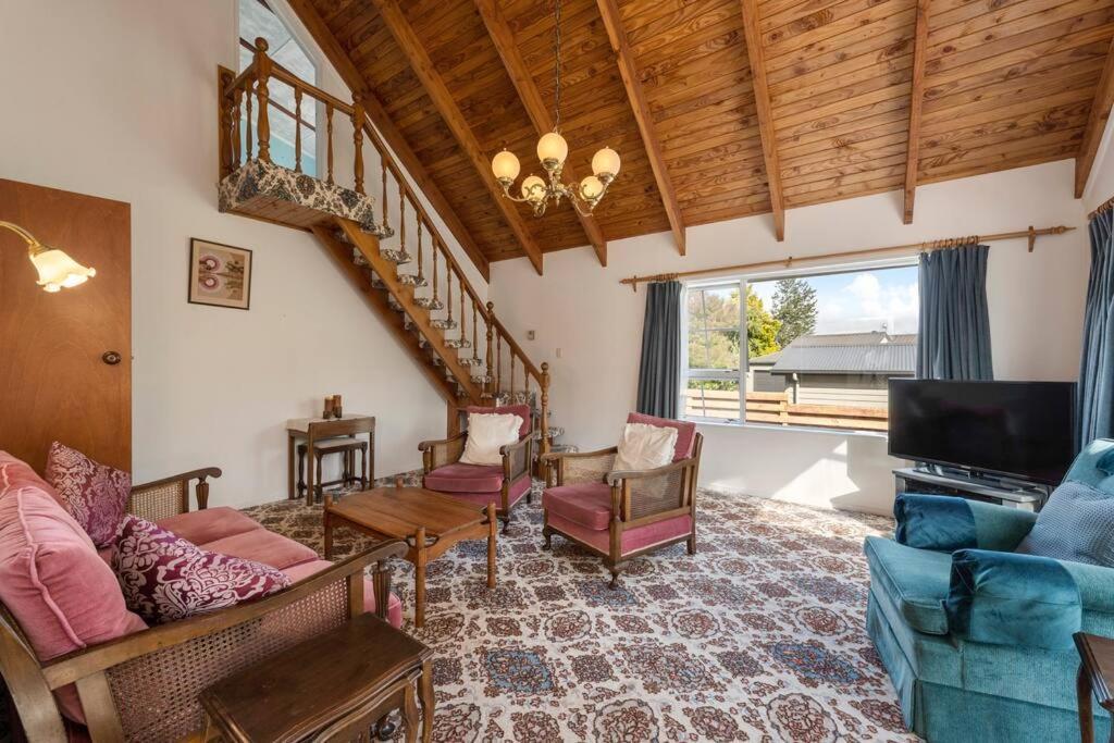 Вилла Charming Hideaway Таупо Экстерьер фото